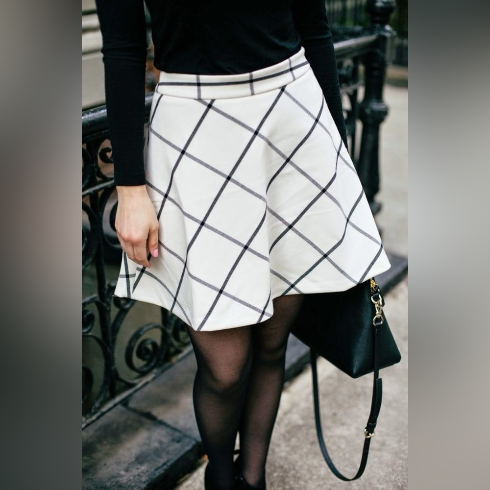 Ann Taylor Loft white pattern A-line skirt
